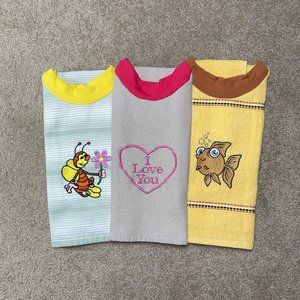 NWOT Baby Towel Bibs Embroidered 3 Pk Age 1-5